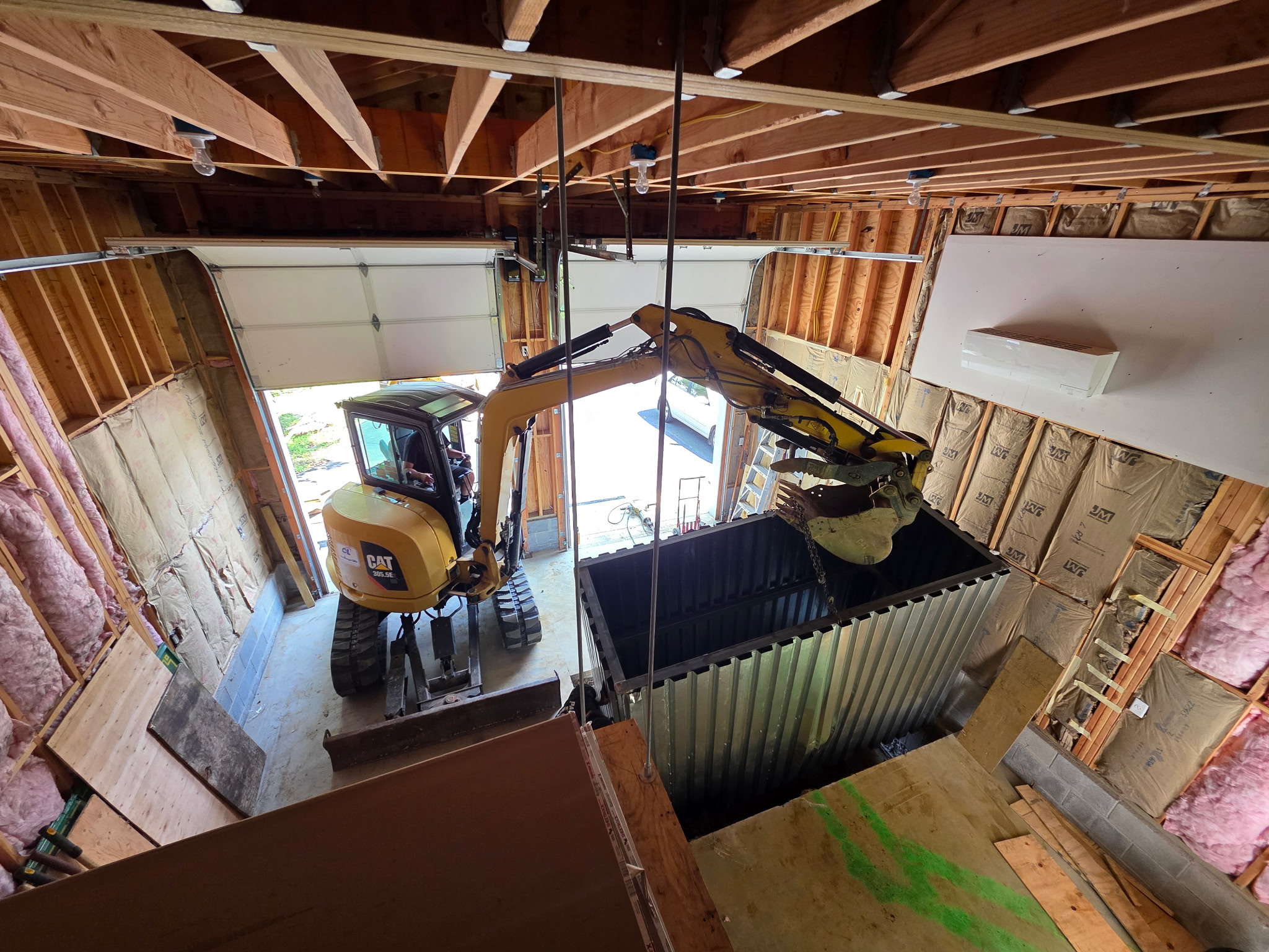 Flush-mount inground lift in shop floor