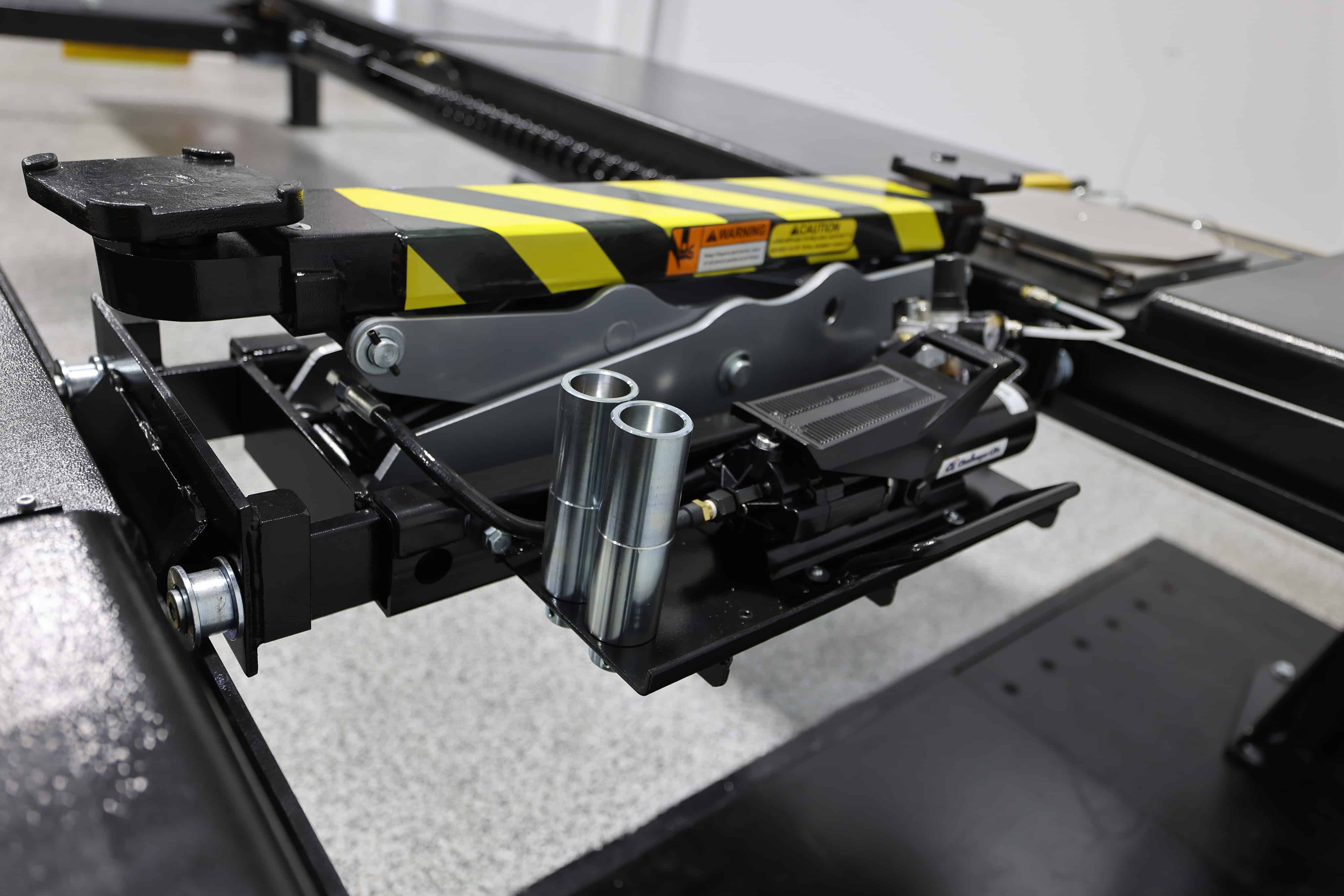 Challenger 4115 Series 15,000 lb 4-Post Lift & Alignment Rack - Image 4