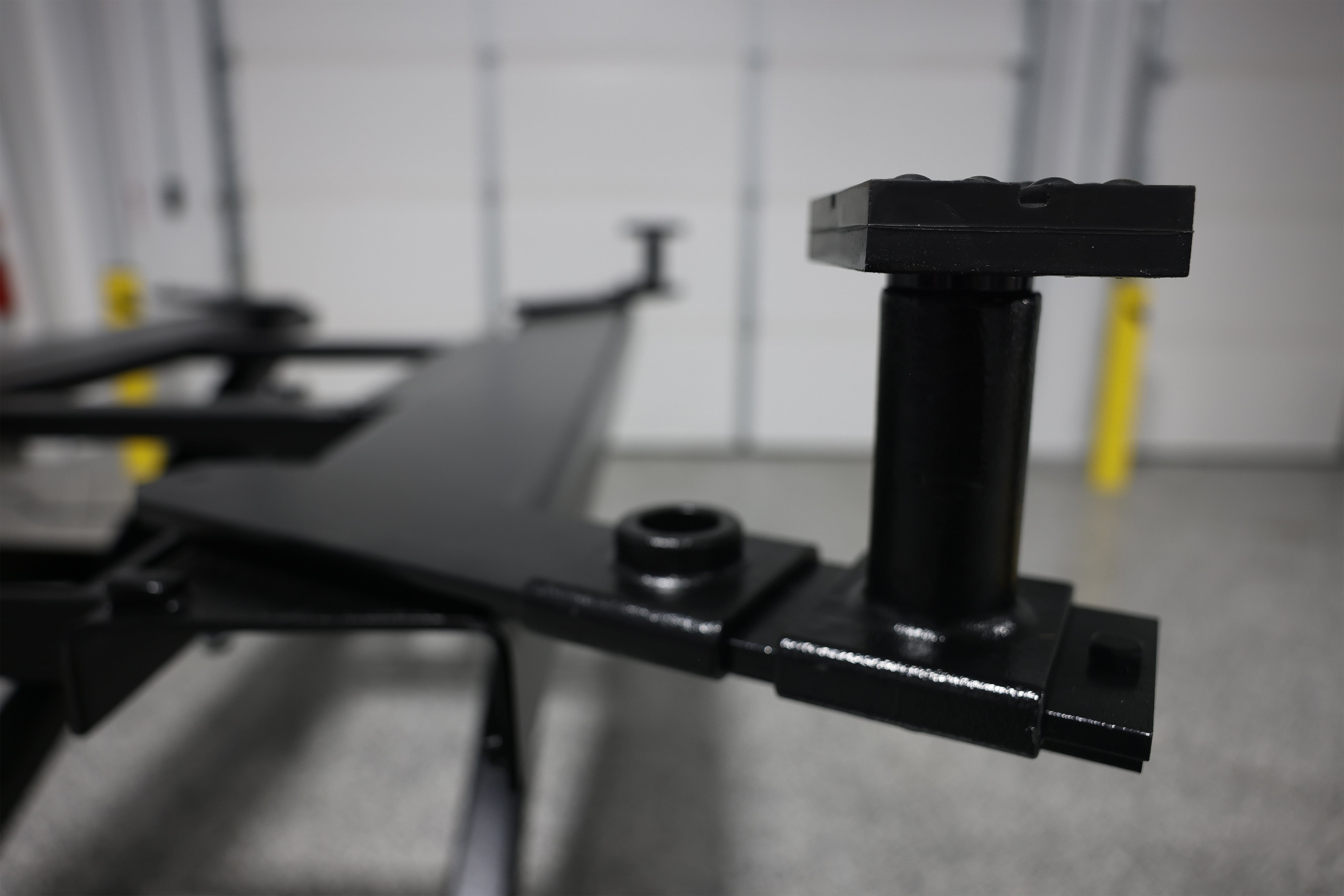 Challenger MR6 6,000 lb Portable Mid-Rise Scissor Lift - Image 3