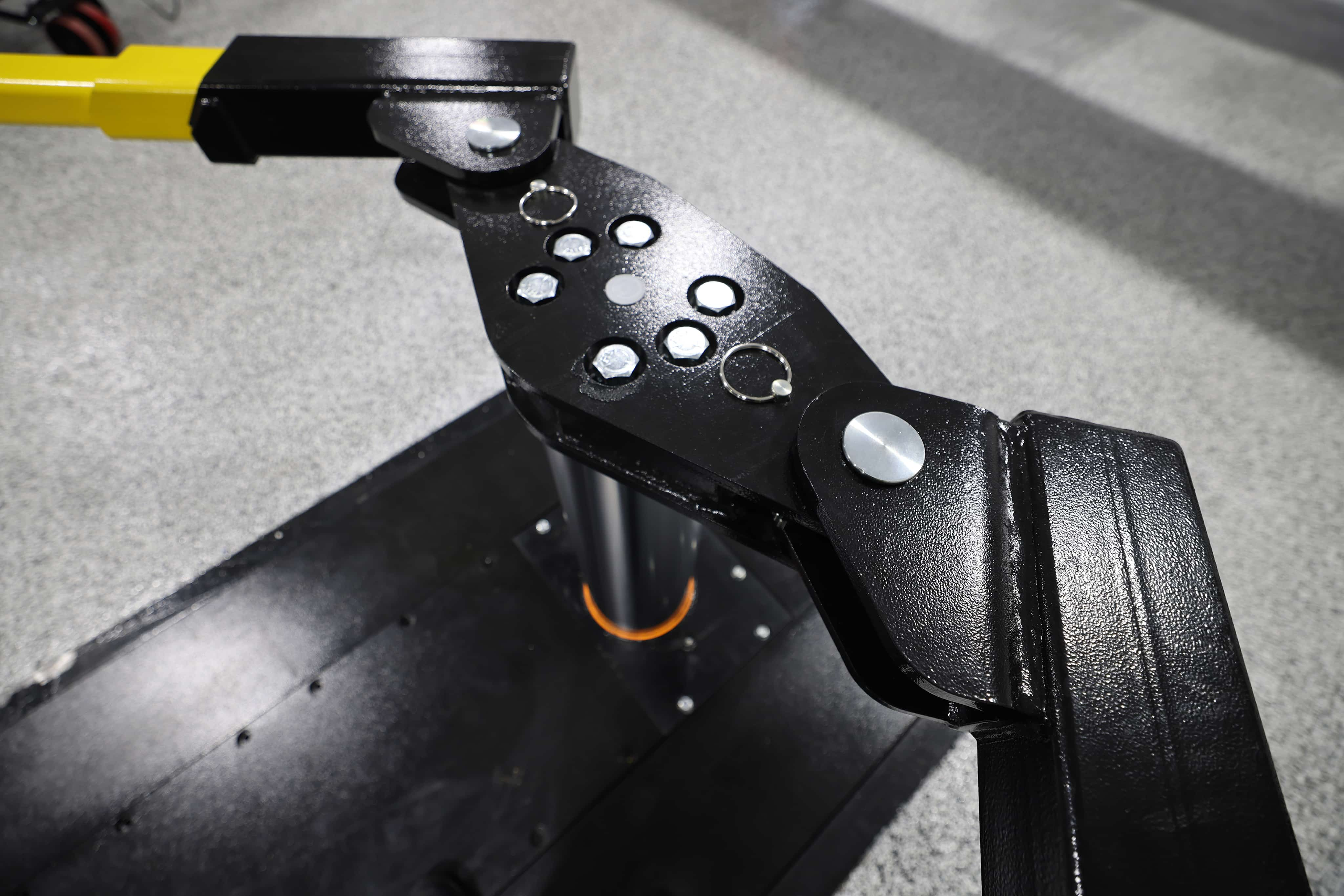 Challenger EH10 10,000 lb Inground Lift - Image 3