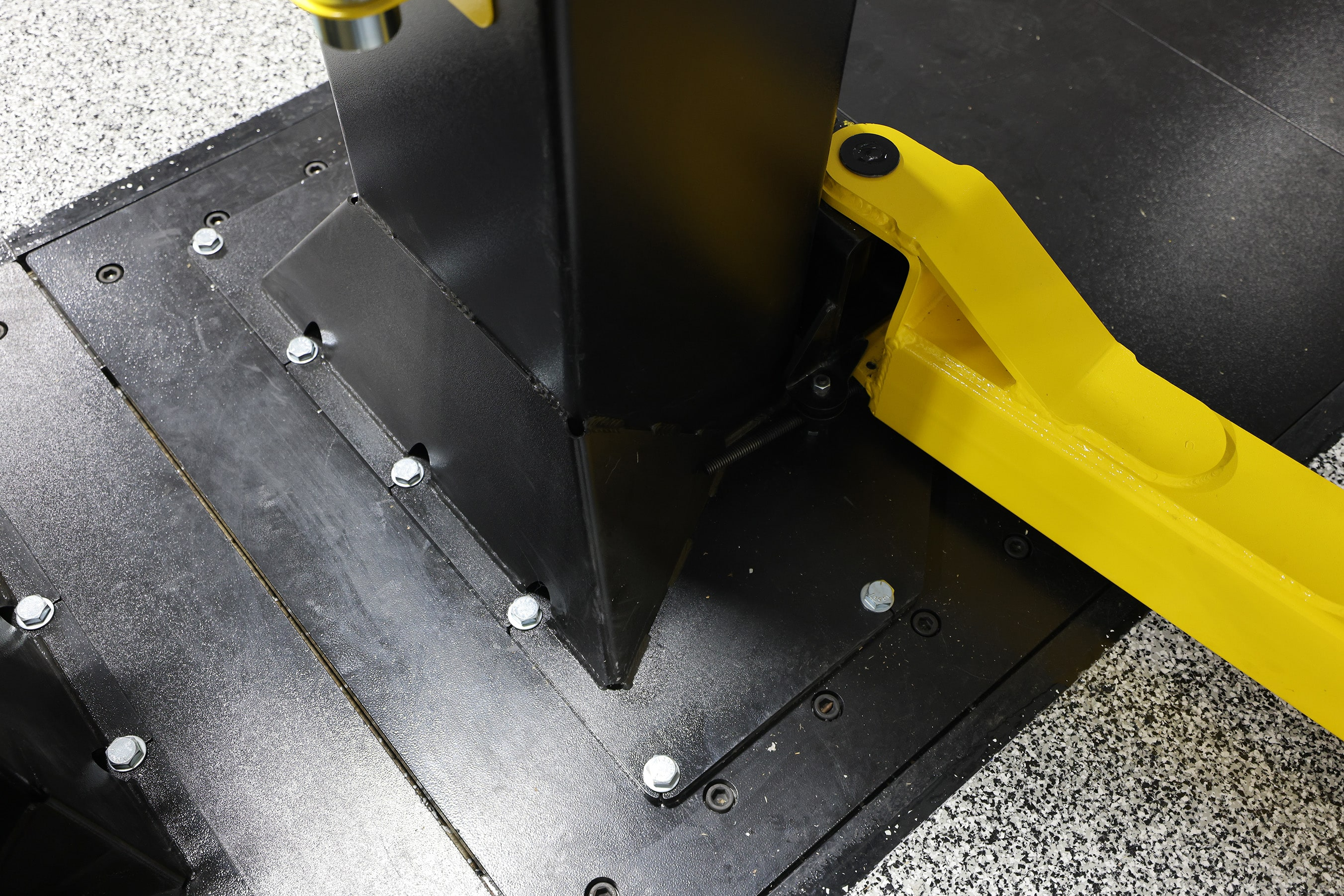 Challenger CL16-3S 16,000 lb 2-Post Lift Symmetric Arms Heavy-Duty - Image 3