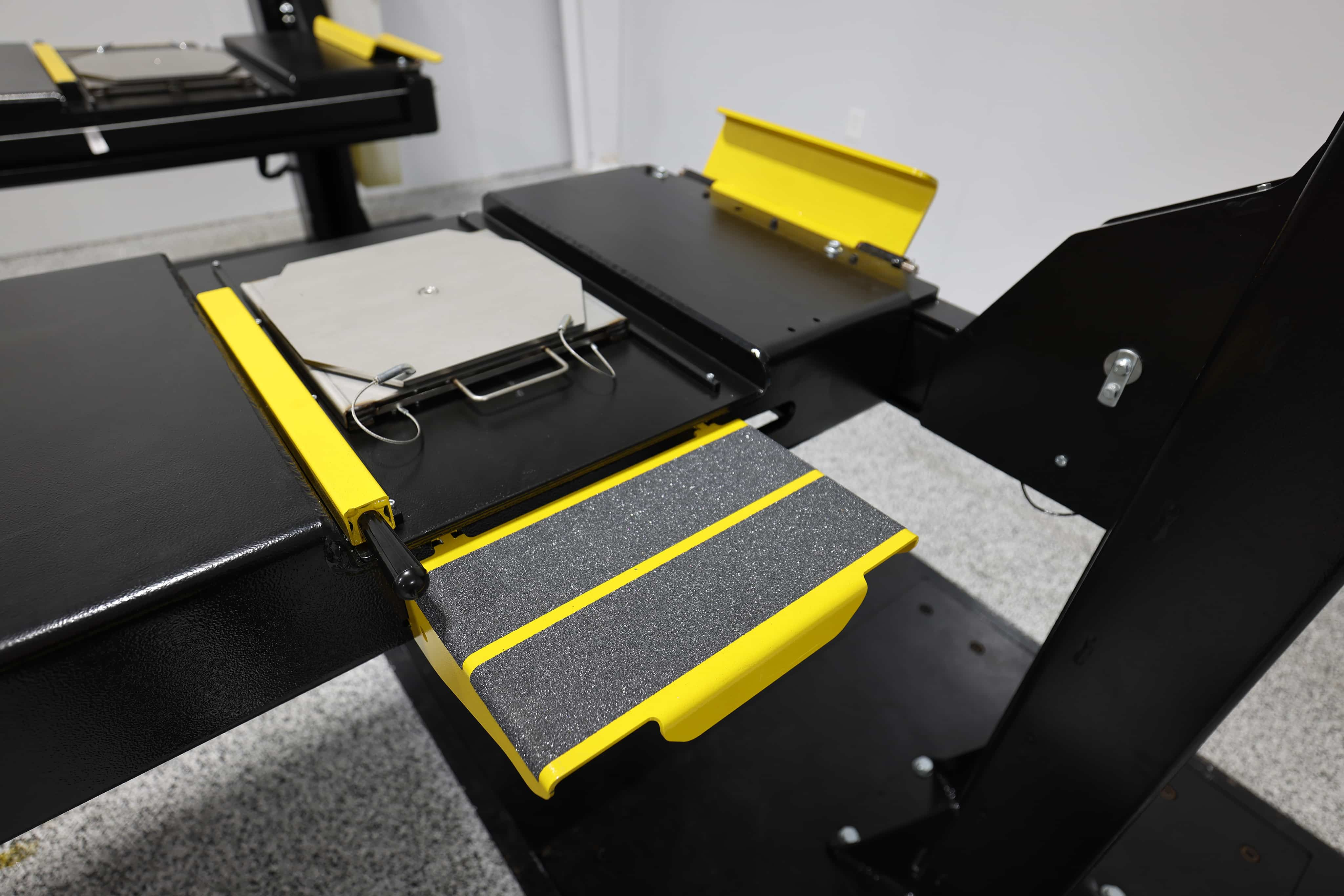 Challenger 4115 Series 15,000 lb 4-Post Lift & Alignment Rack - Image 3